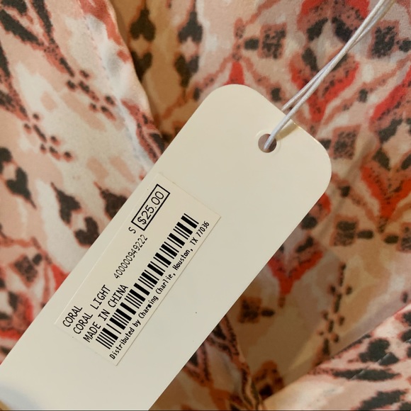 Sleeveless Blouse - Picture 3 of 4